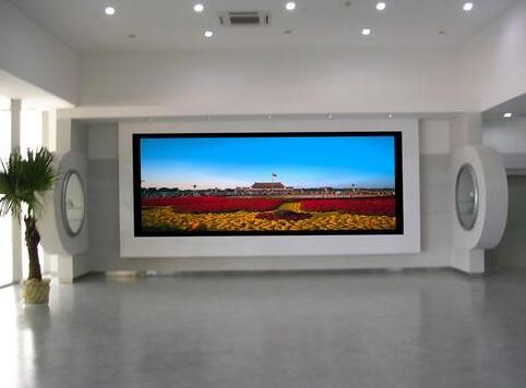 室内LED显示屏厚度解析 从超薄设计到常规箱体